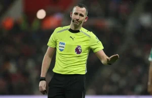 Kavanagh afastado da Premier League após erros na derrota do Aston Villa