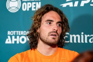 Tsitsipas revela dificuldades pessoais que preferia manter em segredo