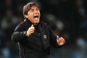 Um troféu, duas eliminações: A temporada de Antonio Conte está cheia ou vazia?