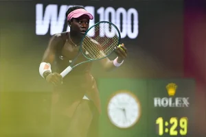 Mboko desafia Ostapenko nas meias-finais do WTA Qatar Open 2026
