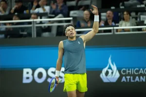 Ben Shelton dedica vitória emocionante a familiar doente após triunfo em Dallas