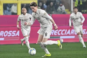 Scott McTominay garante que futuro no Napoli está apenas nas suas mãos