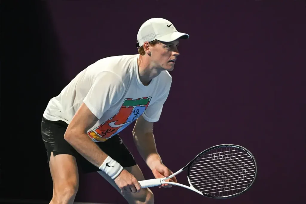 “Sinner shines in Doha and advances to the round of 16 against Popyrin.”