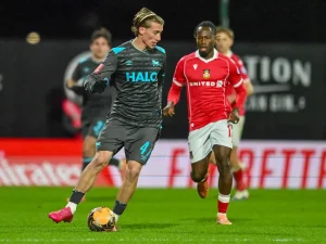 Wrexham surpreende e avança para a quinta ronda da FA Cup