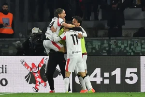 Milan vence pisa com golo decisivo de Modric em grande exibição