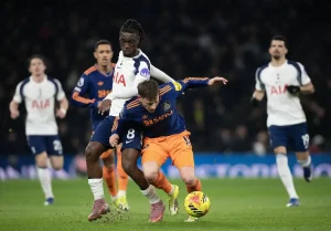 Spurs acusados de manipular atas de reuniões pelos adeptos