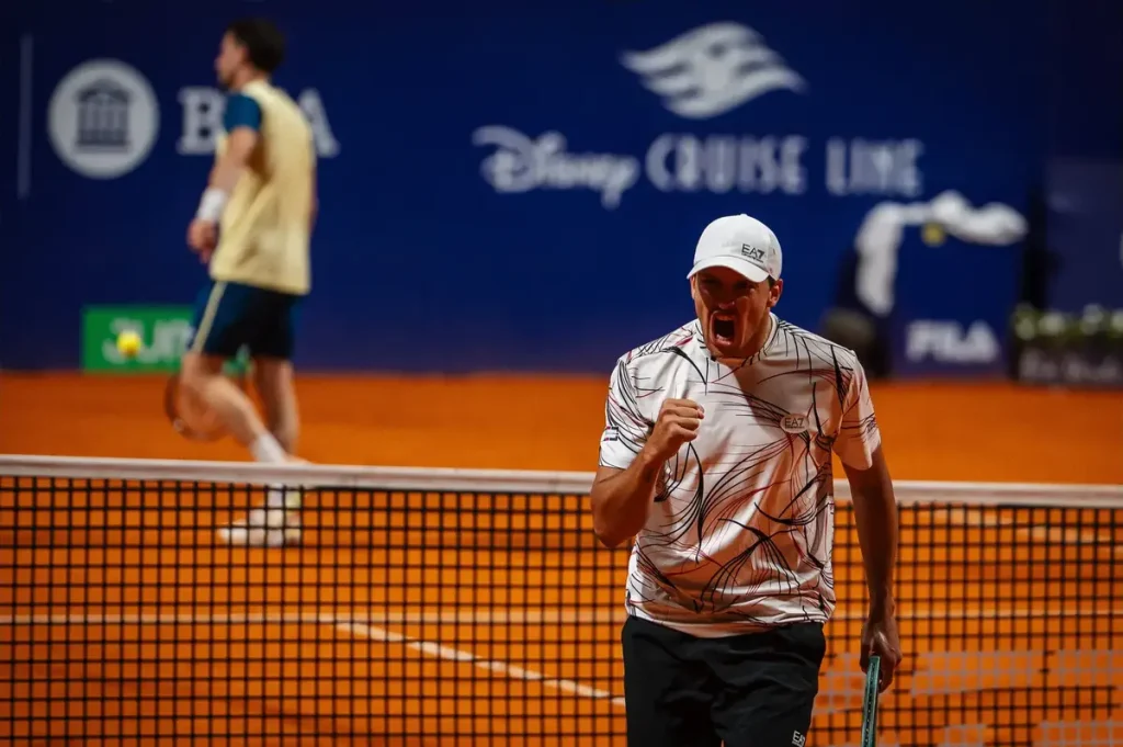 “Darderi surprises and advances to the final in Buenos Aires, De Minaur and Auger-Aliassime in Rotterdam.”