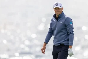 Jordan Spieth alvo de críticas na comunidade do golfe por critérios controversos
