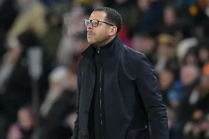 Liam Rosenior defende que racistas não deveriam estar no futebol após caso de Vinicius Jr.