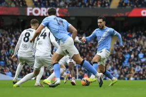 Man City aproxima-se da luta antes do derbi de norte de Londres na jornada 27