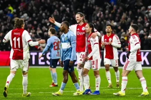 Trio belga brilha e garante vitória contundente do Ajax sobre o Fortuna Sittard