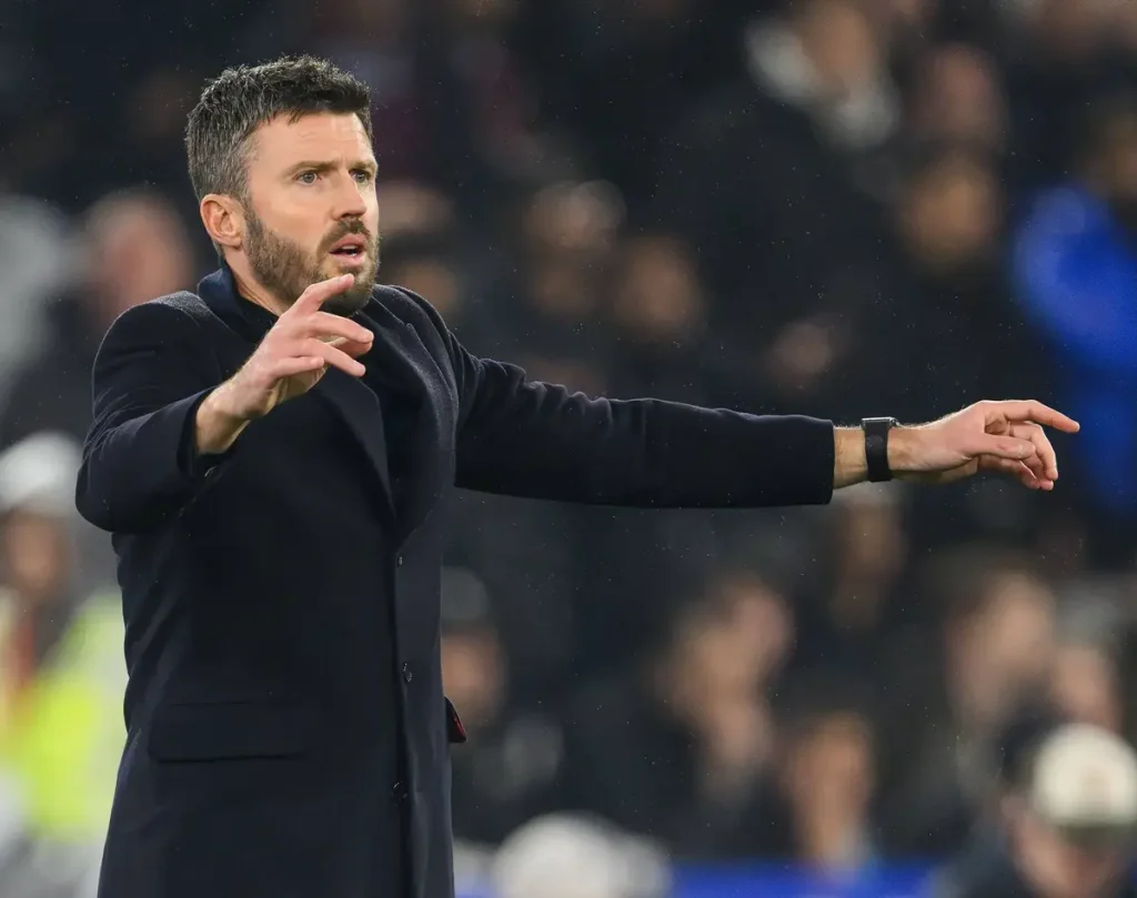 Michael Carrick recebe apoio dos fãs para conquistar o cargo principal