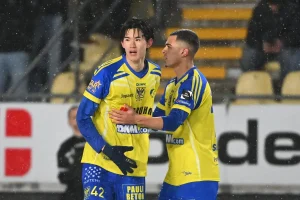 Chelsea e Tottenham na corrida por estrela de 16 golos a brilhar na europa