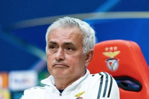 “Mourinho reveals clause that could take him to Real Madrid from Benfica.”