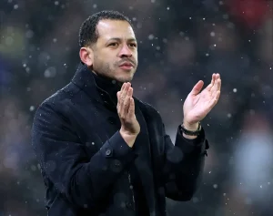 Carragher questiona capacidade de Liam Rosenior no Chelsea: Será um ato?