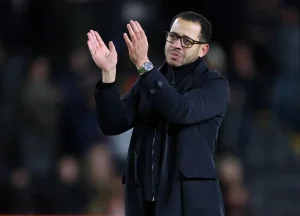Liam Rosenior descobre em quem pode contar após empate do Chelsea com o Burnley