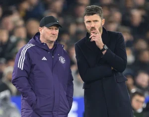 Michael Carrick revela ambição de ser treinador permanente do Man United