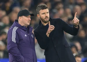 Carrick alerta que o Manchester United não pode deslumbrar-se na luta por europa
