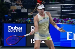 Rybakina abandona torneio em dubai enquanto Gauff brilha em batalha intensa