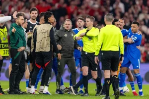 Benfica-Real Madrid: Golaço de vinícius jr. E alegações de racismo interrompem jogo