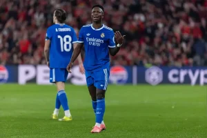 VIDEO – Vinícius Jr. brilha com golaço que abre o marcador em Benfica-Real Madrid