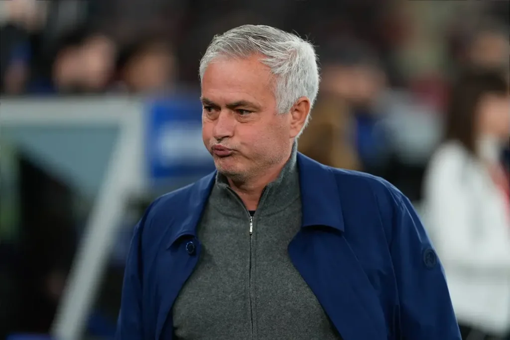 Mourinho responde a rumores do Real Madrid: “acham que sou estúpido?”