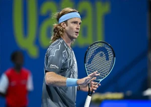 Tsitsipas e Rublev: Duelo explosivo no ATP Qatar Open 2026