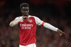 Saka critica falta de foco do Arsenal após derrota surpreendente com os Wolves