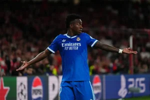 Vinicius Jr. completa oito anos no Real Madrid e enfrenta 20 casos de racismo