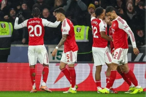 Arsenal deixa escapar vantagem de dois golos e Wolves empata no final