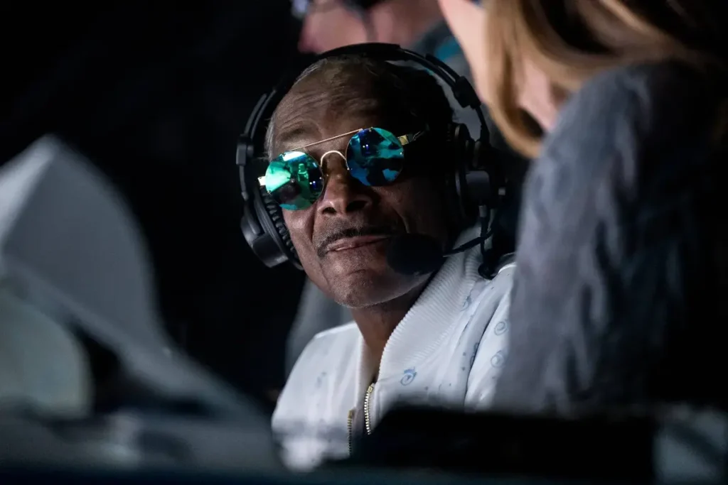 Snoop Dogg assiste ao jogo do swansea e não dispensa a Canábis
