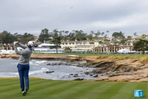 Scottie Scheffler faces difficulties in the first round and threatens his streak in the top 10.