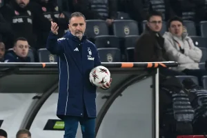 Vitor Pereira elogia jogadores do Forest por cumprirem instruções à risca