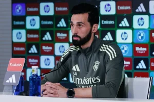 Arbeloa defende Vinícius júnior após ofensas racistas e pede justiça