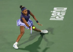 Coco Gauff expressa frustração após problemas no serviço no Dubai Open