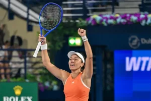 Jessica Pegula celebra triunfo em dubai como presente de aniversário antecipado