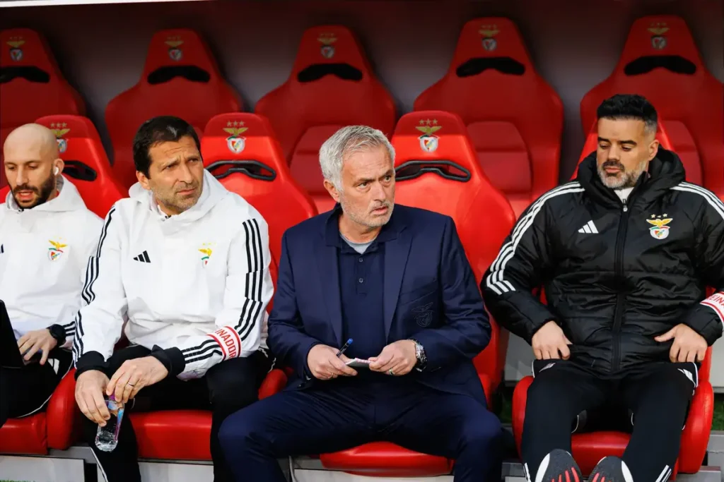 “Mourinho clarifies controversial statement after Benfica-Real Madrid.”