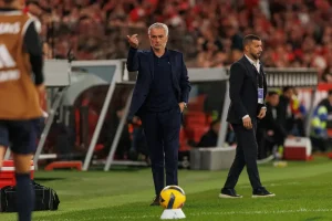 Mourinho deixa jornalistas em suspenso e continua a ser tema em espanha