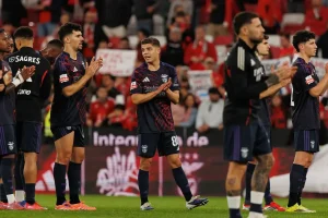 Benfica defeats Aves and boosts hopes for the match in Madrid.