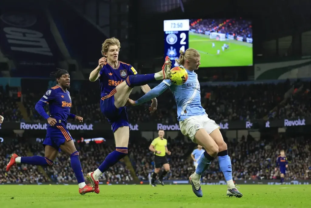 Manchester City supera Newcastle e fica a um passo do Arsenal