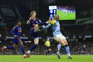 Manchester City supera Newcastle e fica a um passo do Arsenal