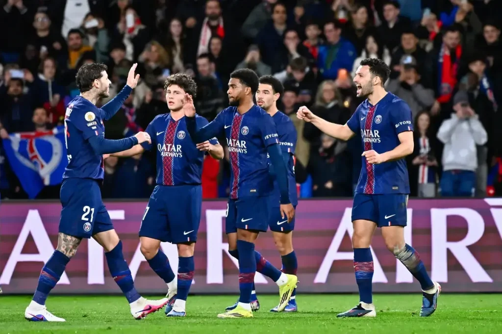 PSG ultrapassa lens e assume liderança da Ligue 1 com vitória avassaladora sobre o Metz