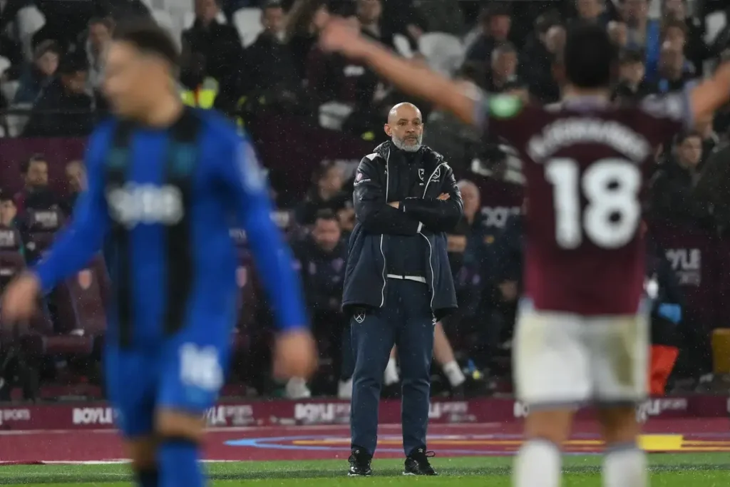 West Ham enfrenta necessidade urgente de vender jogadores após perda de 104 milhões de libras