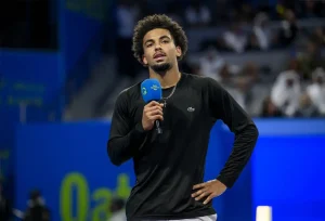 Arthur Fils impressionado com alcaraz: “é muito mais forte do que nós”