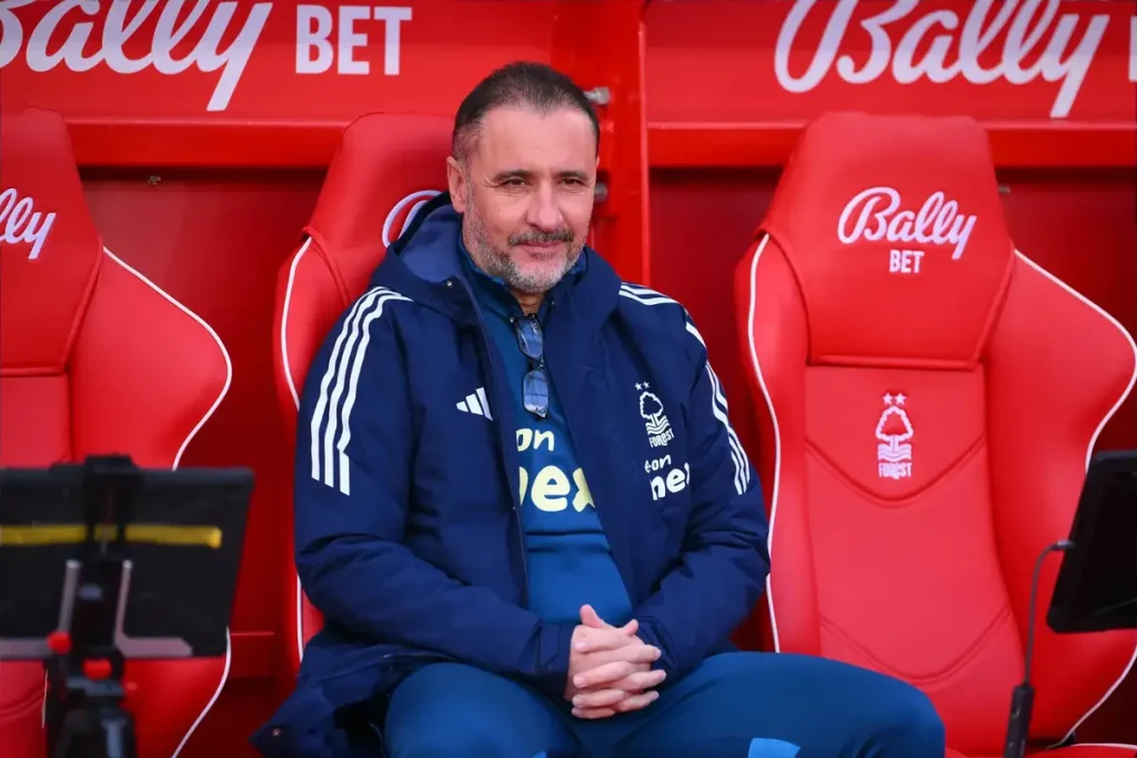 Vítor Pereira expressa frustração após derrota com o Liverpool