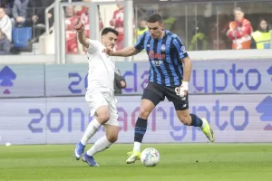 Atalanta vence Napoli em jogo polémico marcado por erros de arbitragem
