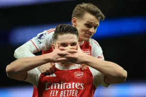 Episódio histórico no Derbi de Londres com golos memoráveis, e com o Arsenal a humilhar o Tottenham
