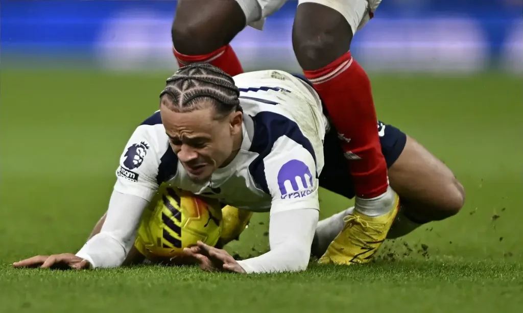 Tottenham em risco de despromoção se Xavi Simons não recuperar forma rapidamente