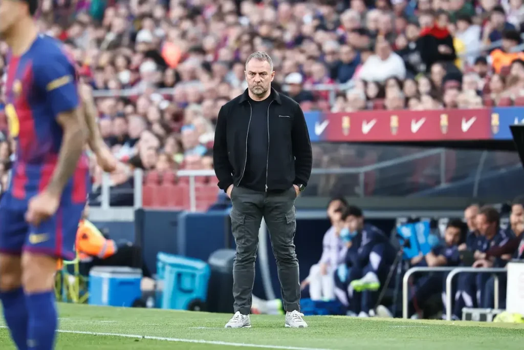 Hansi Flick elogia o Barcelona após sorteio da Champions League