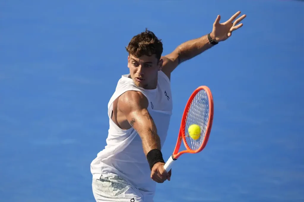 Cobolli brilha em Acapulco e avança para as semifinais, enquanto Tiafoe elimina Bellucci